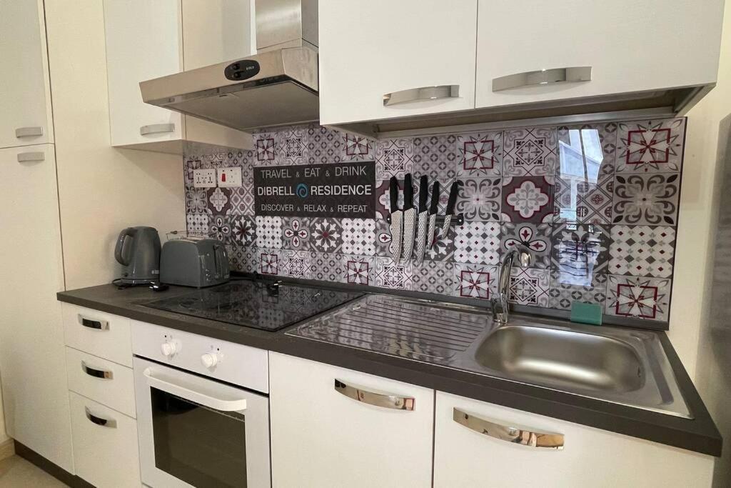 2 Bed Apt In Heart Of St Julians - 5Min From Seafront Saint Julian's Dış mekan fotoğraf