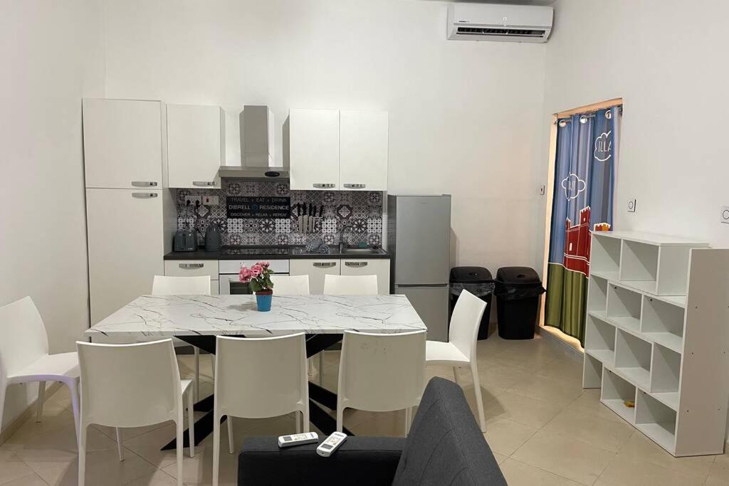 2 Bed Apt In Heart Of St Julians - 5Min From Seafront Saint Julian's Dış mekan fotoğraf
